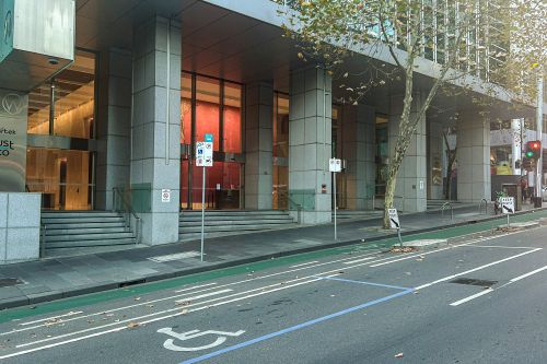 Drop off zone outside 15 William Street